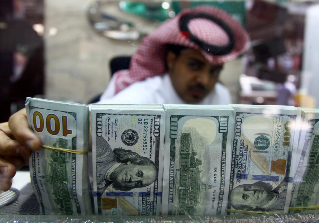 تأثر احتياطي النقد الأجنبي في المملكة بفعل انخفاض أسعار النفط وجائحة كورونا