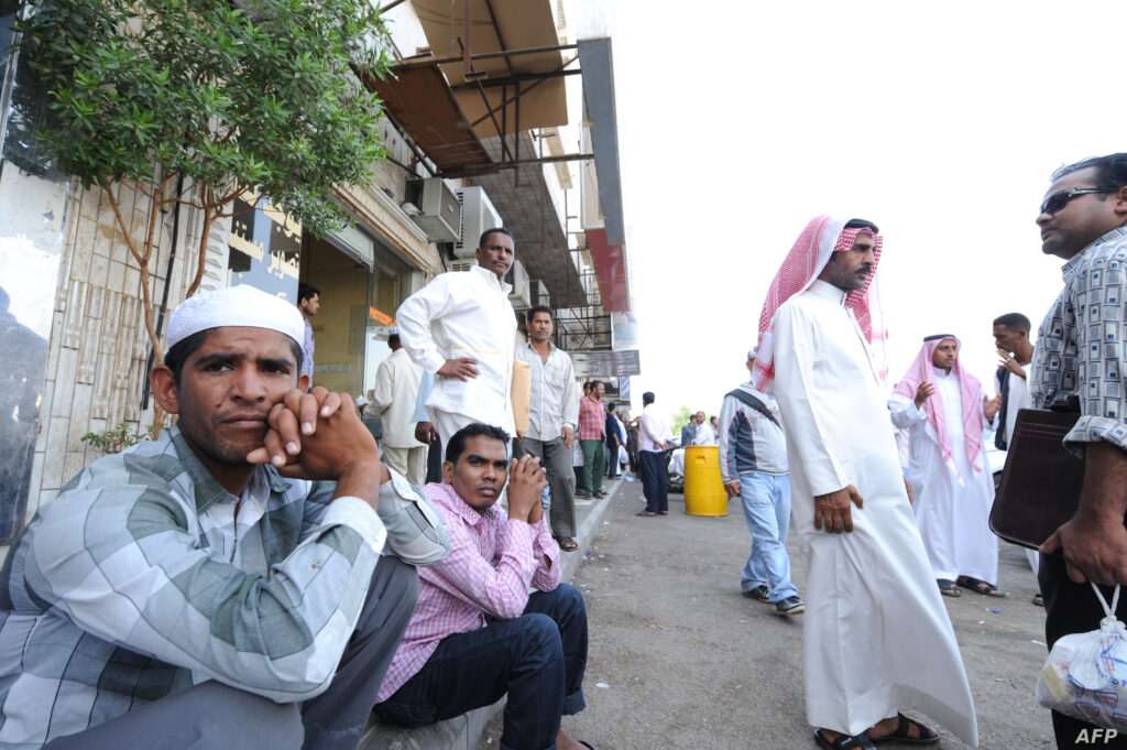 عمال وافدون في السعودية