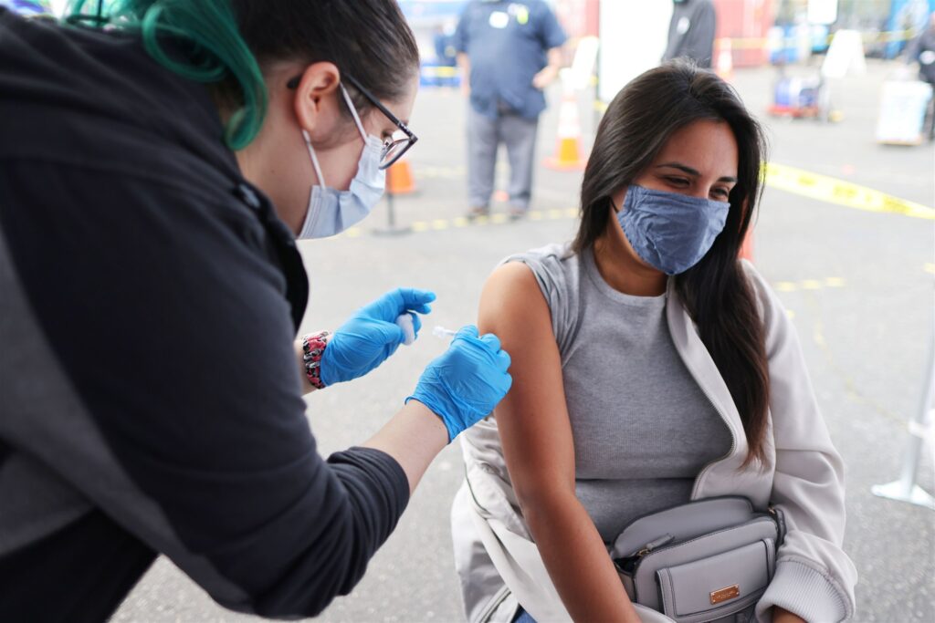 “خطأ بشري” يُدمّر 15 مليون جرعة من لقاح كورونا حملة تطعيم في كاليفورنيا بالولايات المتحدة الأمريكية