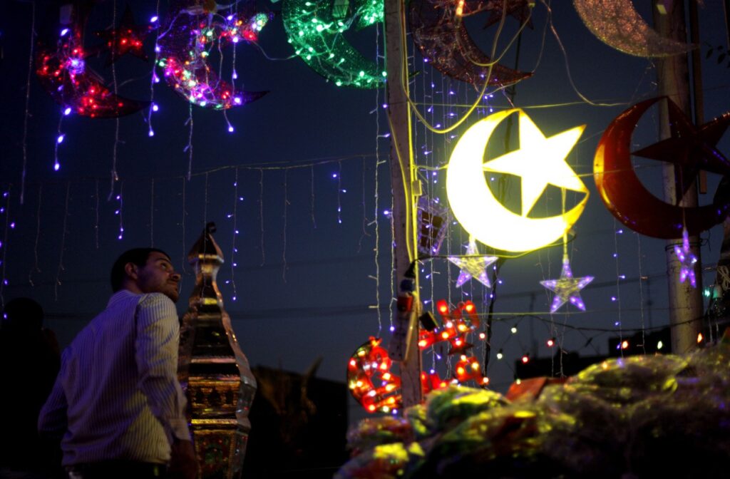 أدناها 11 وأعلاها 20.. تعرّف على عدد ساعات الصيام حول العالم زينة رمضان