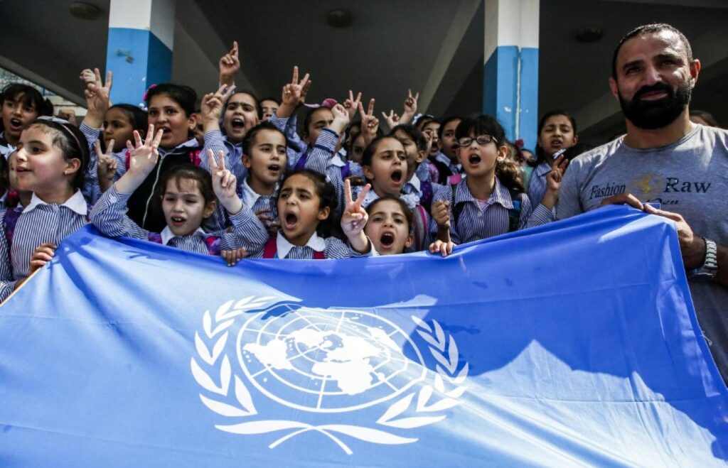 طلاب في مدارس وكالة الأمم المتحدة للاجئين الفلسطينيين