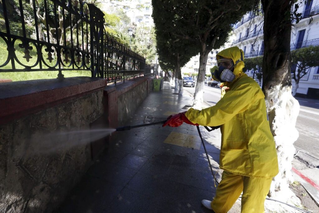 جانب من أعمال مكافحة فيروس كورونا في الجزائر