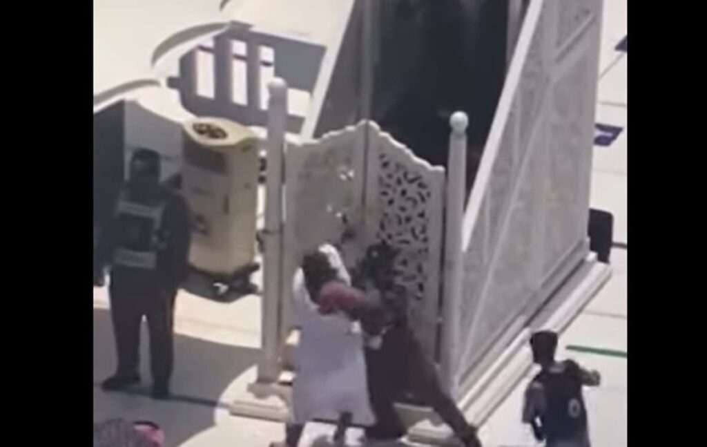 محاولة اعتداء على خطيب الجمعة في الحرم