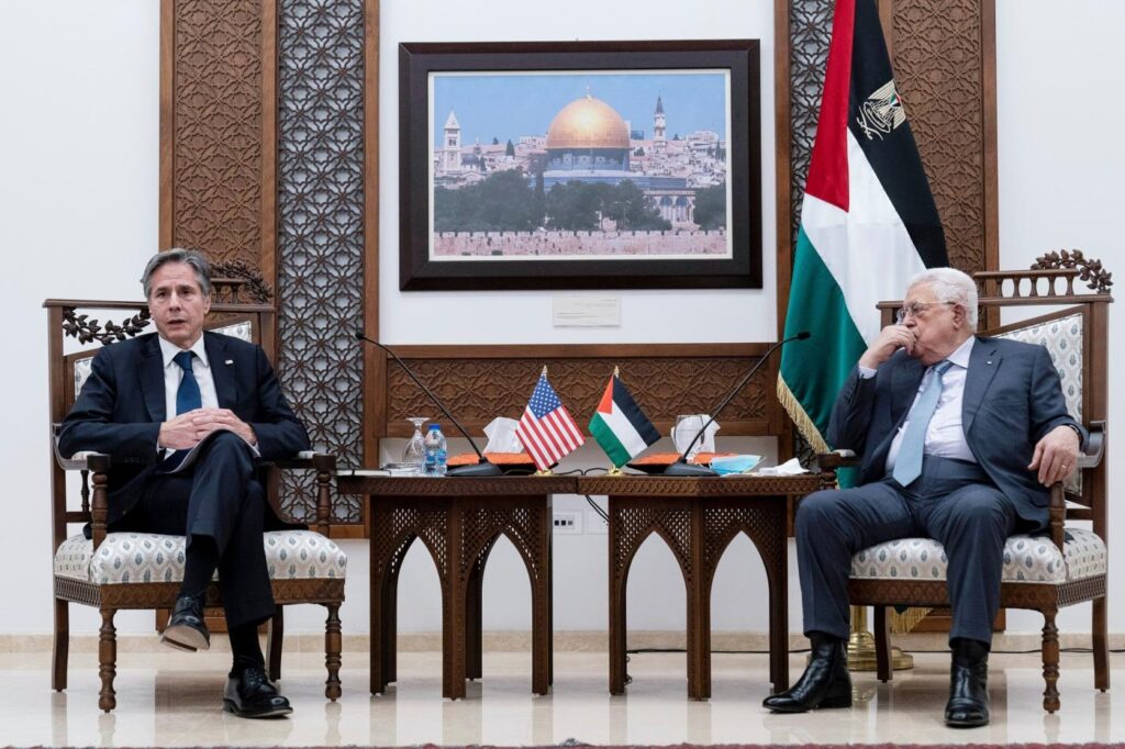 وزير الخارجية الأمريكي توني بلينكن يلتقي بالرئيس الفلسطيني محمود عباس في رام الله