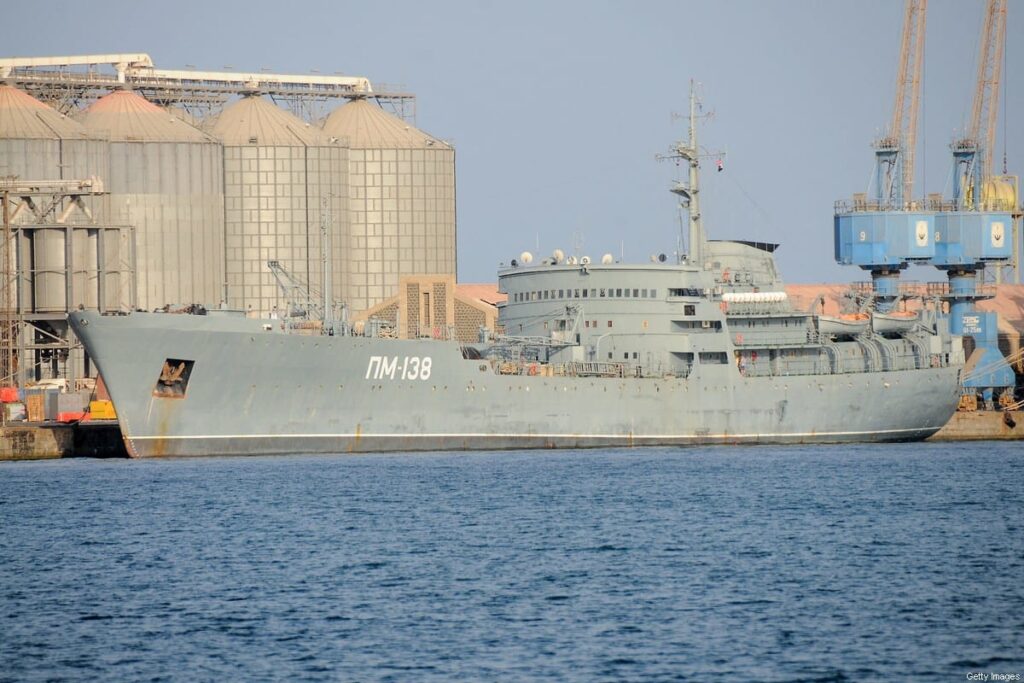 بارجة حربية روسية في ميناء بورتسودان السوداني