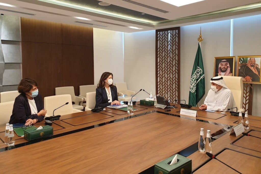 السفيرة الأمريكية دوروثي شيا ونظيرتها الفرنسية آن غريلو تلتقيان بمسؤولين سعوديين في الرياض