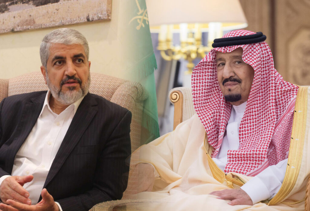 الملك سلمان (يمين) وخالد مشعل