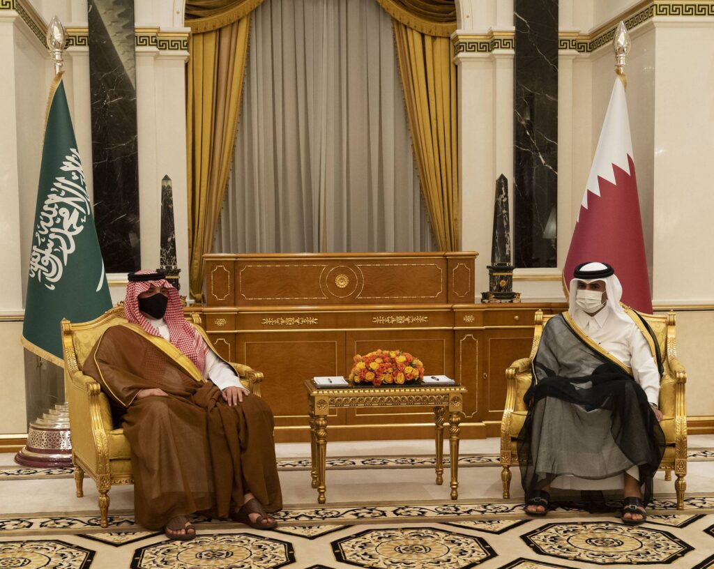 وزيرا الداخلية القطري والسعودي في الدوحة