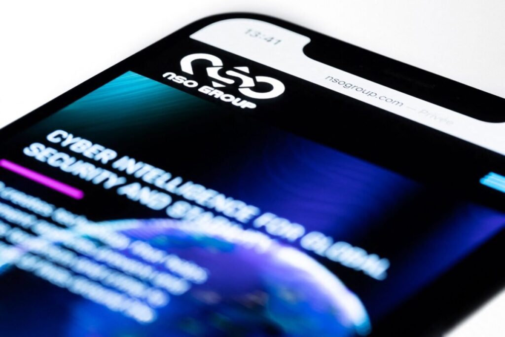 برامج التجسس تستهدف المعارضين والنشطاء السياسيين والصحفيين والحقوقيين