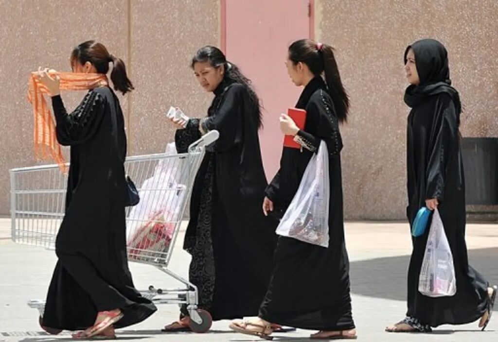 الفلبين تجدد تعليق استقدام عاملات المنازل للسعودية