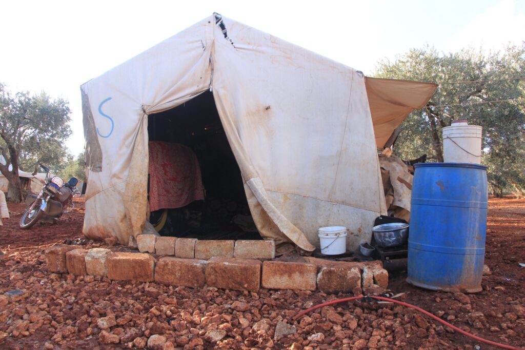 خيمة نازحين