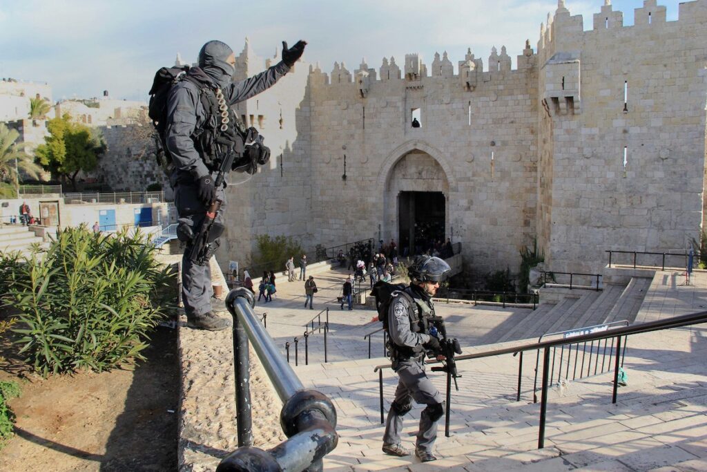 باب العامود