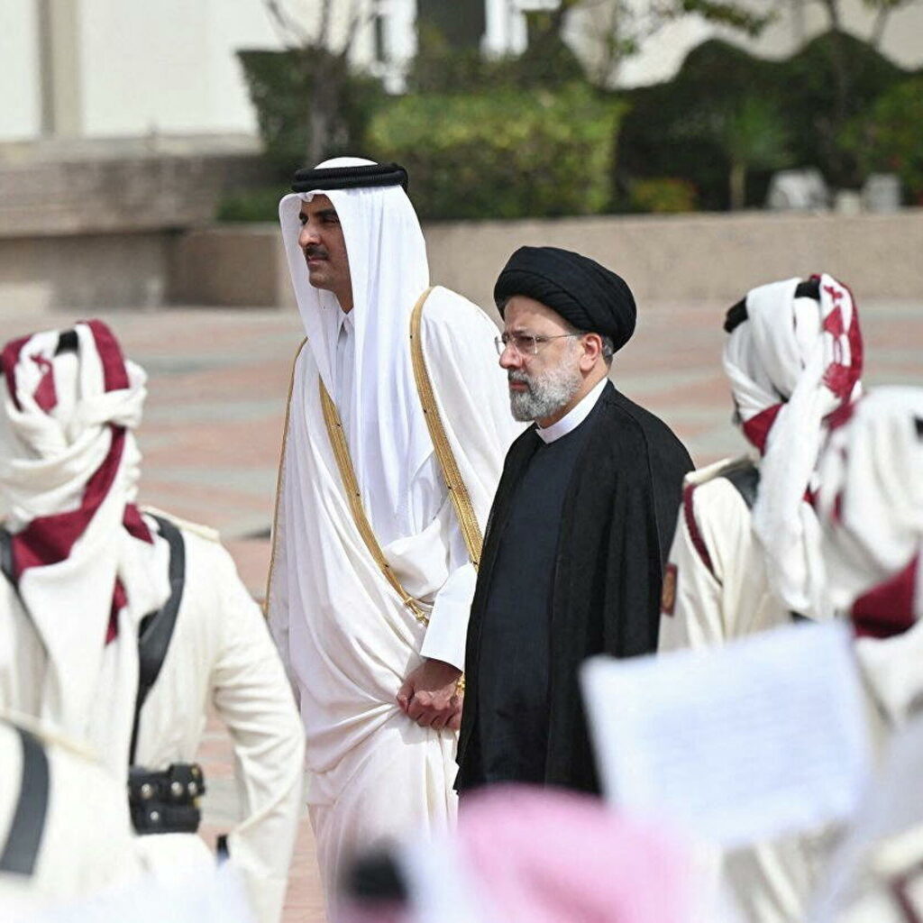 تميم بن حمد وإبراهيم رئيسي في الدوحة